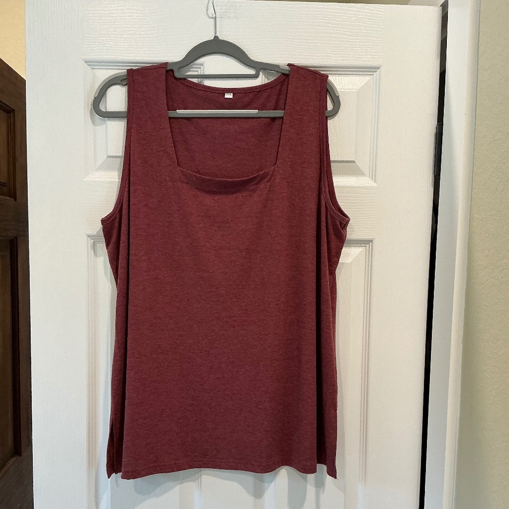 NWOT Woman’s Dressy Long Tank Maroon 2X
